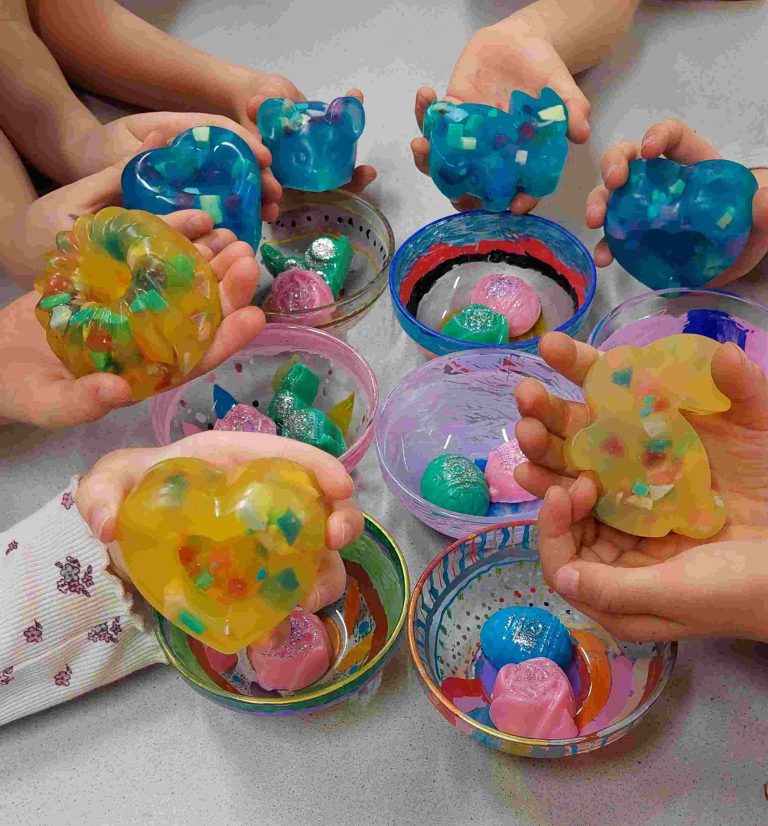 Seifen und Glasschalen